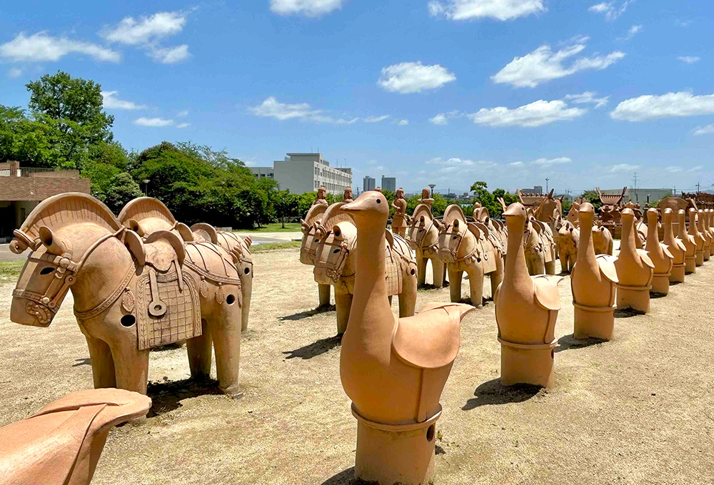 今城塚古墳公園　埴輪の行列